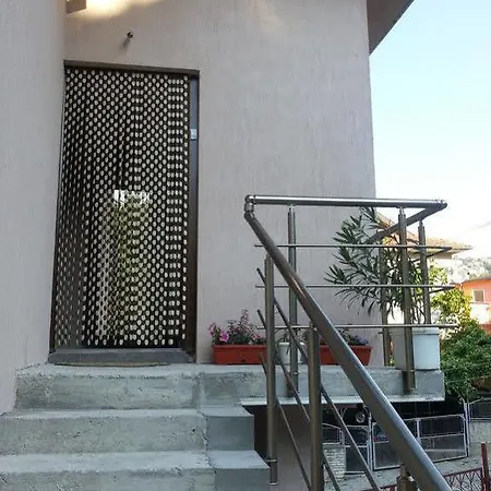 Emi בית הארחה